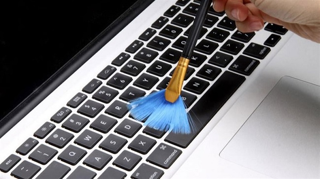Một trong những thói quen xấu làm hỏng laptop đó là không vệ sinh máy thường xuyên