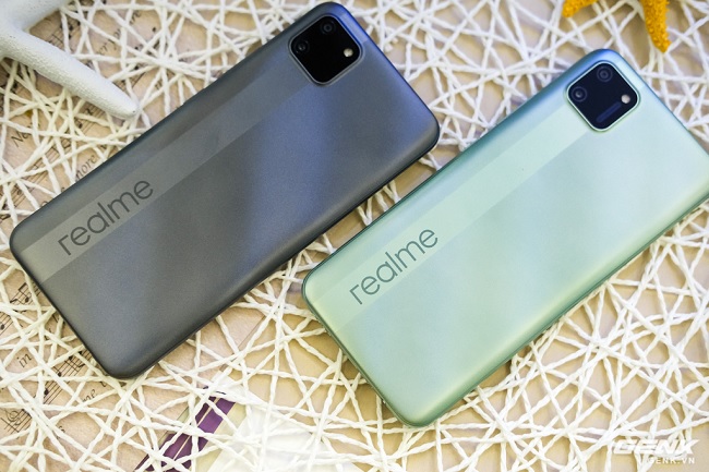 Máy có 2 phiên bản màu sắc trẻ trung là Xám hạt tiêu và Xanh bạc hà