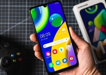 Trên tay Samsung Galaxy M21 – Smartphone pin “trâu”, giá hời không mua hơi phí