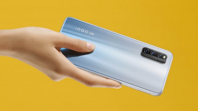 Trên tay iQOO Z1 5G về màn hình