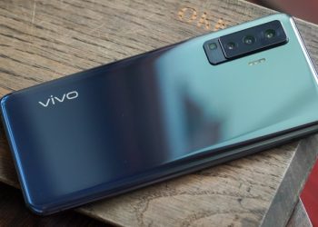 Trên tay Vivo X50: Đủ bộ phụ kiện “xịn”, 4 camera chụp ảnh đẹp, nghe nhạc hay, sắp về Việt Nam