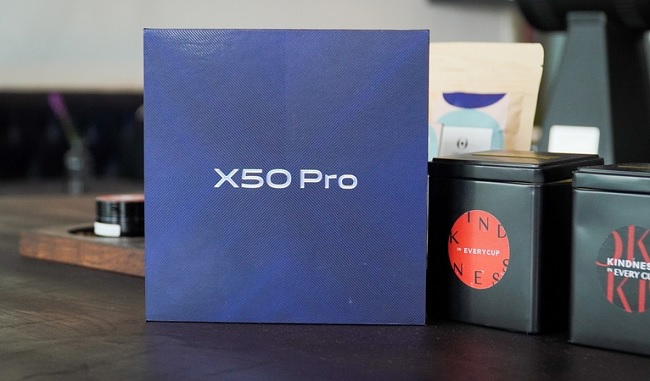 Tiến hành mở hộp Vivo X50 Pro