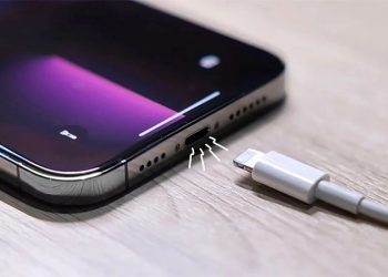 Hướng dẫn cách vệ sinh chân sạc iPhone đơn giản, hiệu quả