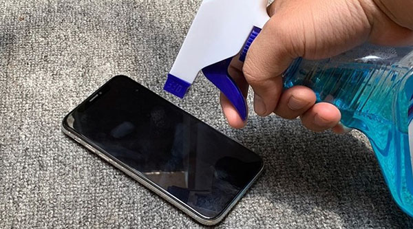 Sử dụng nước lau kính