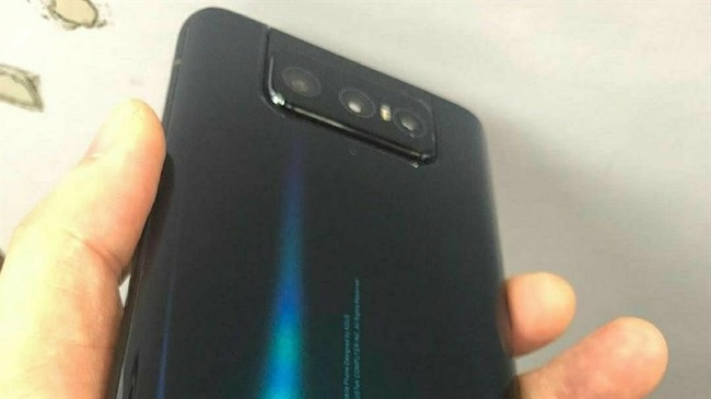 Ảnh thực tế ASUS Zenfone 7 lộ diện với camera lật