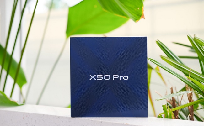 Hộp đựng Vivo X50 Pro sang trọng, ấn tượng và nổi bật với dòng chữ X50 Pro