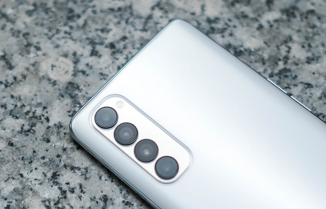 OPPO Reno4 sở hữu cụm 4 camera sau