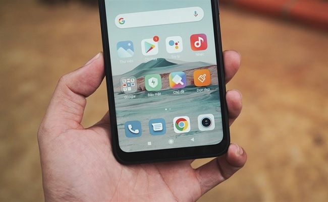 Phần cằm máy còn hơi dày