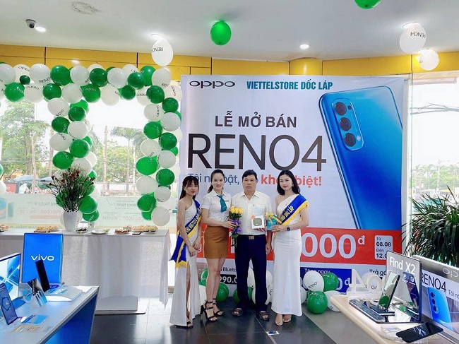 Lễ mở bán và trả hàng cho khách hàng đặt trước OPPO Reno4 series tại Viettel Store