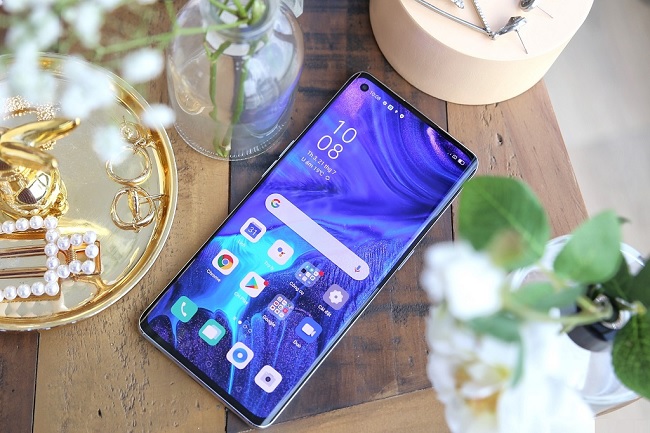 Reno4 Pro rõ ràng đã làm tốt hơn iPhone SE 2020 về thiết kế