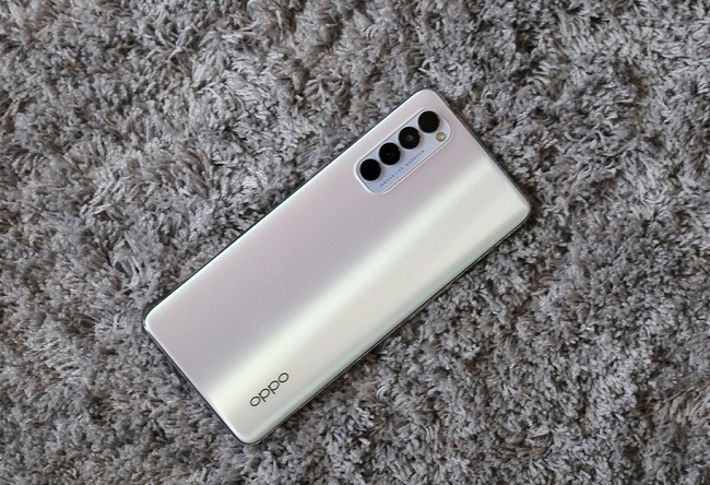 Xét về độ tiện dụng thì Reno4 Pro làm tốt hơn