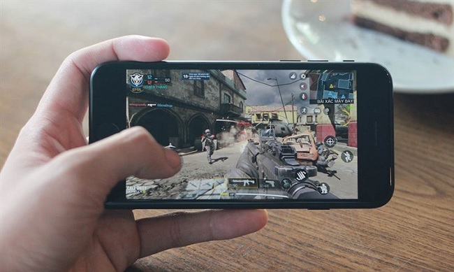 iPhone SE 2020 hoàn toàn vượt trội so với OPPO Reno4 Pro về cấu hình