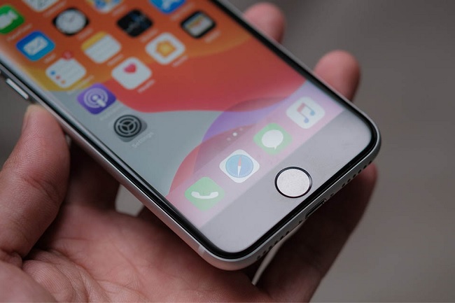 iPhone SE 2020 được mở khóa bằng Touch ID truyền thống