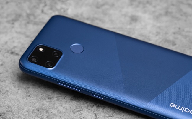 Realme C12 có cảm biến vân tay phía sau