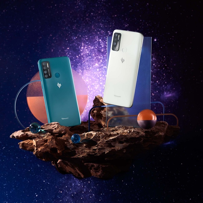 Hệ thống 4 camera AI xếp dọc được đặt trong mô-đun hình chữ nhật khá lớn, nằm ở góc phía trên bên trái của mặt lưng