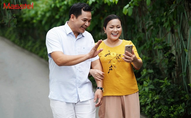 Chọn smartphone tặng bố mẹ nhân dịp Đại lễ Vu Lan