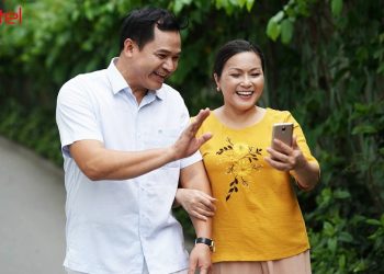 Smartphone tặng bố mẹ