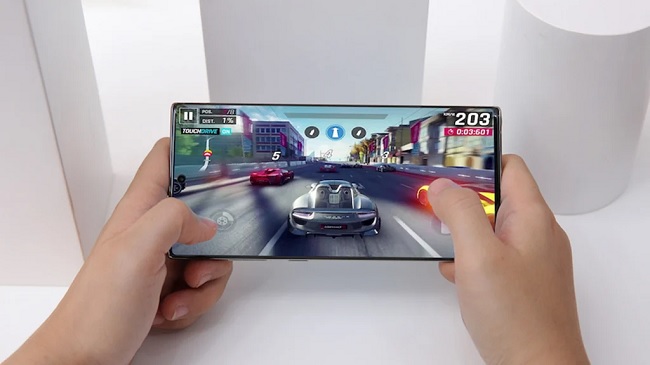 Note 10 cũng tỏ ra không kém với những game đua xe như thế này