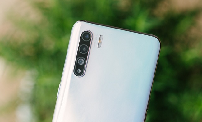 Reno3 được trang bị cụm 4 camera