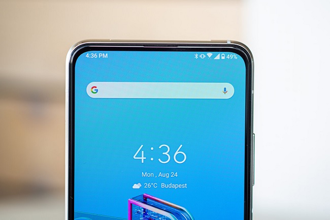 Không có bất kỳ lỗ đục hay notch nào ở phần cạnh trên của máy