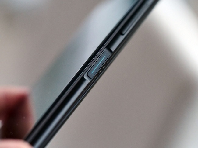 Nút nguồn kiêm cảm biến vân tay trên Zenfone 7 Pro
