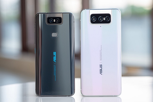 Asus Zenfone 6 bên trái và Zenfone 7 Pro bên phải