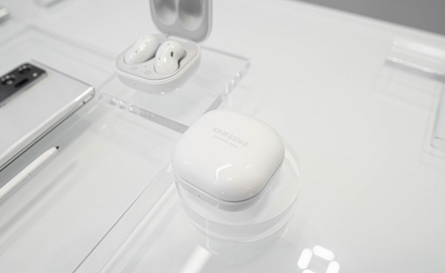 Hộp đựng Galaxy Live Buds màu trắng