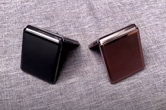Phần bản lề của Galaxy Z Flip 5G được cải tiến với độ dày là 17.4 mm
