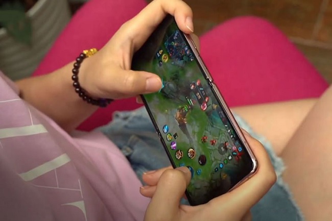 Chơi game trên Samsung Galaxy Z Flip 5G thật tuyệt