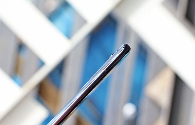 ...và cũng không quá nặng khi cầm trên tay