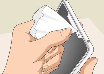 vệ sinh camera selfie trên smartphone
