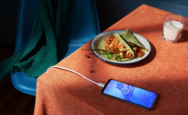 OPPO A53 trang bị viên pin lớn 5000mAh kết hợp với sạc nhanh 18W