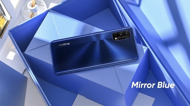 Realme 7 Pro chạy Android 10 trên giao diện Realme UI và có 2 màu sắc gồm: Mirror Silver và Mirror Blue