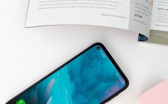 Vsmart Joy 4 sở hữu màn hình “lỗ đục”