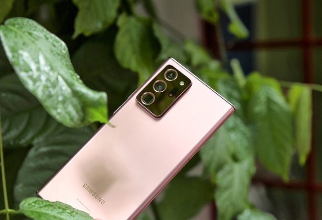 Galaxy Note 20 Ultra phiên bản Đồng Ánh Kim Huyền Bí mang lại sự đẳng cấp với chất liệu satin sang trọng