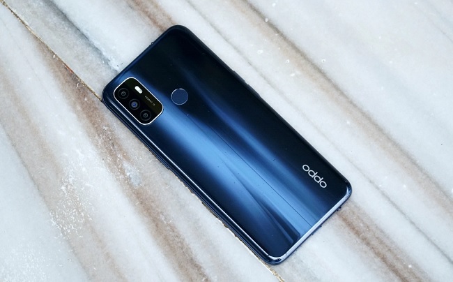 Mặt lưng bóng bẩy nhưng bám vân tay