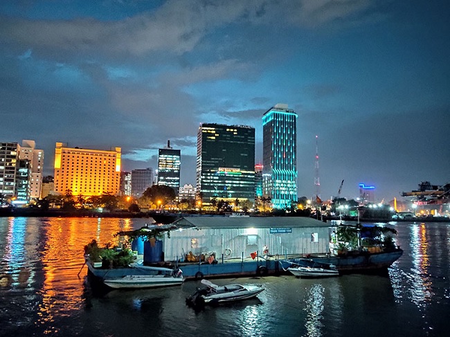 Ảnh chụp bằng chế độ chụp đêm trong điều kiện thiếu sáng