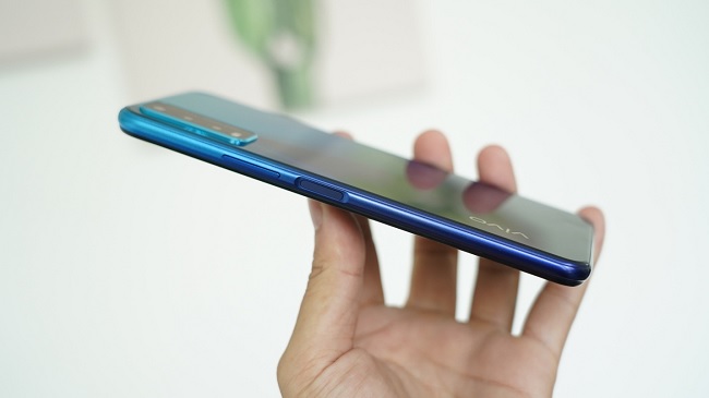 Vivo Y20 thiết kế hiện đại, cảm biến vân tay cạnh thân máy