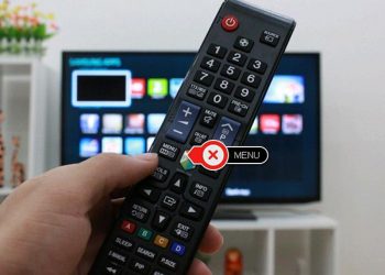 Nhấn phím MENU trên điều khiển TV Samsung
