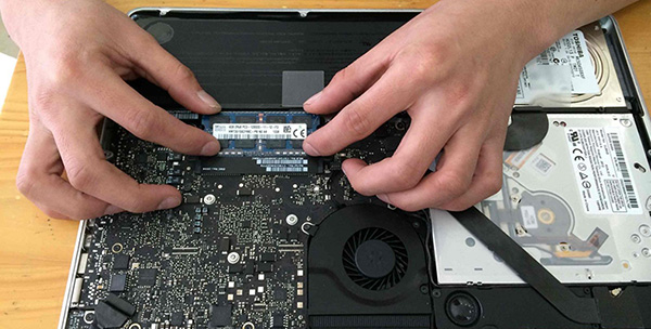 Hãy mang máy tính laptop đến trung tâm sửa chữa, bảo hành uy tín