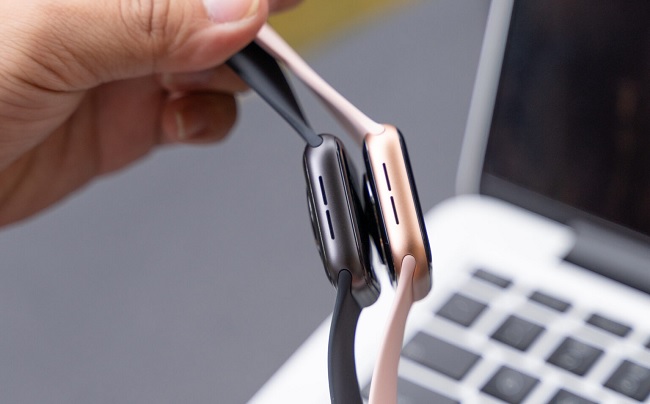 Loa ngoài của đồng đồ Watch SE