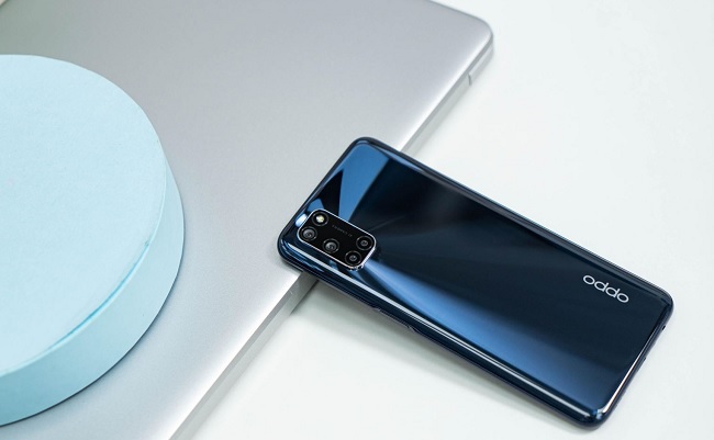 Mặt lưng được làm hiệu ứng độc đáo