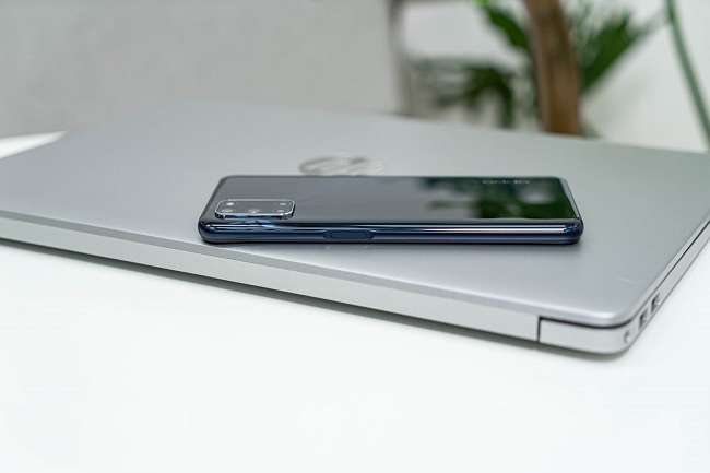 Nút nguồn cũng là nơi chứa cảm biến vân tay