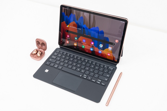 Biến hóa thành chiếc laptop trong tích tắc