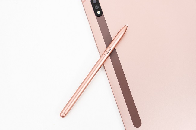 Bút S Pen có màu đồng bộ với màu máy