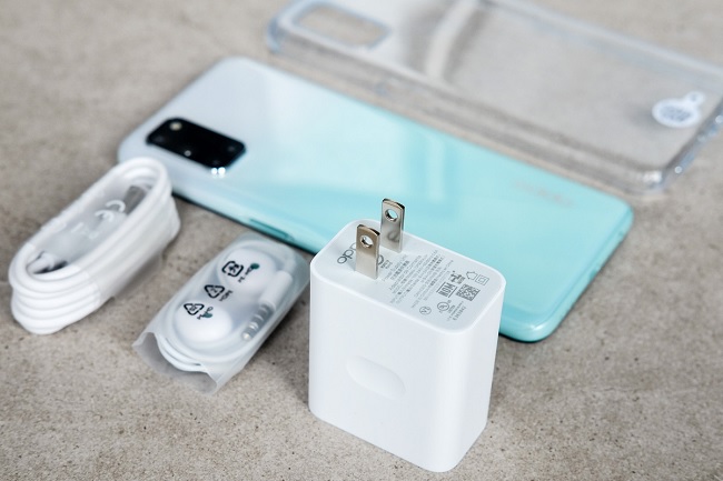 Cả hai máy đều sở hữu viên pin dung lượng lớn lên tới 5000mAh (ảnh OPPO A52)