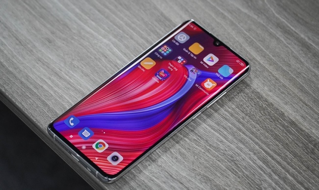 Xiaomi Mi Note 10 Lite sở hữu một thiết kế hoàn thiện với màn hình đục lỗ sang trọng