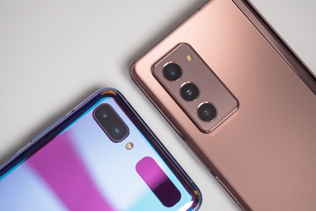 Camera sau trên Galaxy Z Fold 2 và Galaxy Z Flip