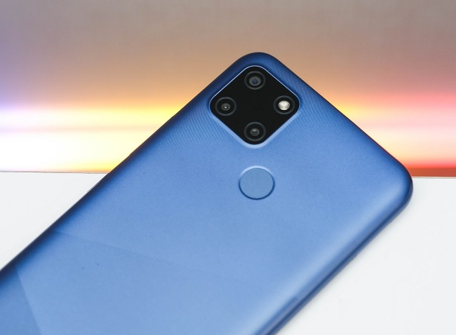 Camera ấn tượng nằm trong module hình vuông