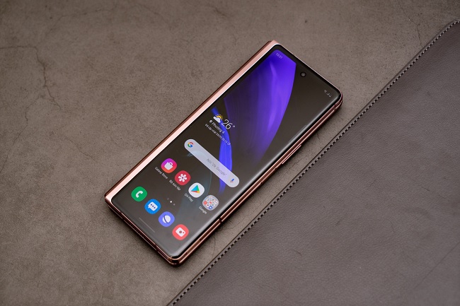 Màn hình phụ kích thước 6.23 inch